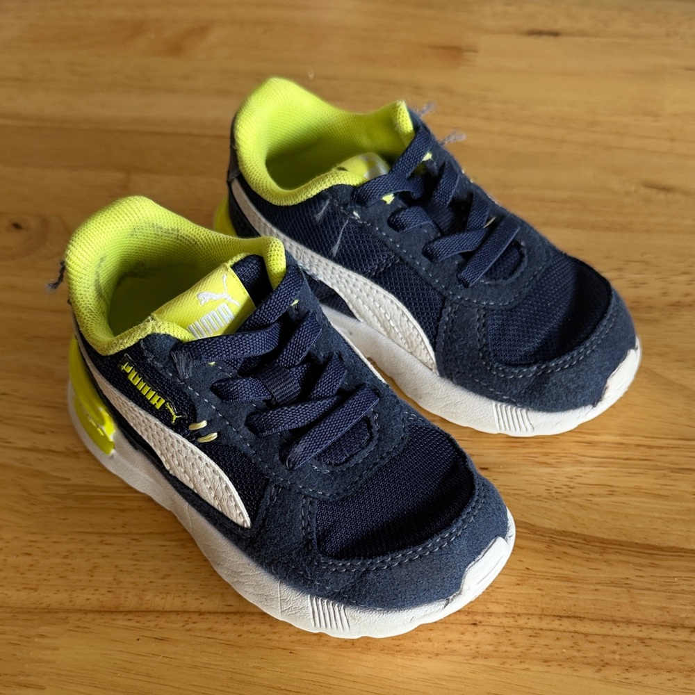 Puma Kids Navy and Neon Yellow Low-Top Sneakers